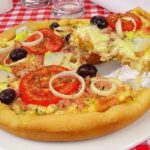 Leia mais sobre o artigo Pizza portuguesa na panela de pressão